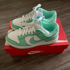 Nike Dunk Low - Glow Green